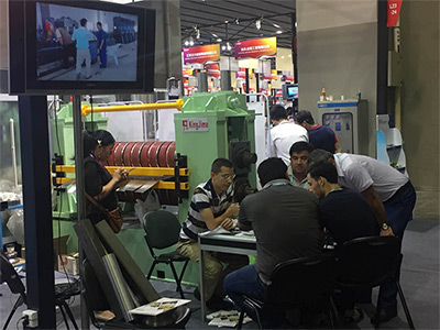 2016第120屆廣(guang)交會金峥(zheng)機械攜最(zui)新機器參(can)展 國外客(ke)戶前來詢(xun)問！