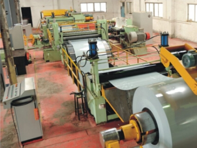 自動化(hua)金屬分(fen)條機 全(quan)面提升(sheng)加工生(sheng)産效益(yi)