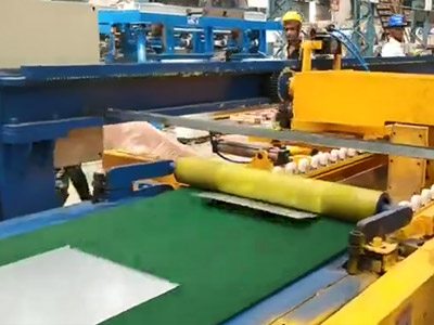 KJF100-3x1600mm飛剪生(sheng)産線