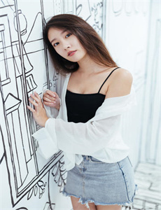 欧美黄色xxx-美女裸浴偷拍视频引爆副本