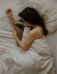 女人被j插图-隔山有眼1在线观看